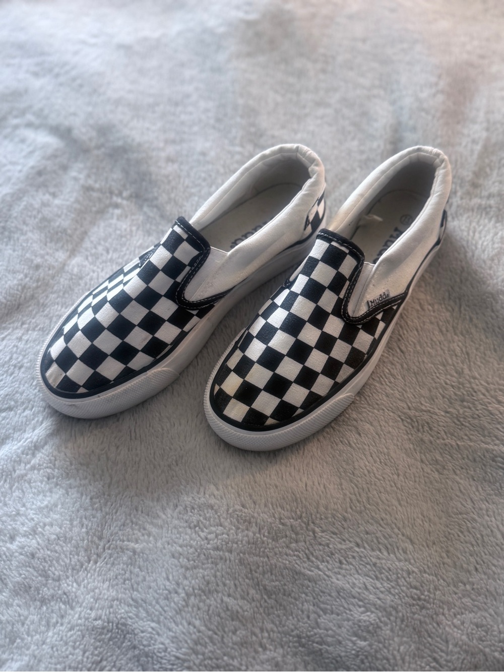 Mudd Women's Size 7.5 Poppy-01L Slip-On Sneakers | Black & White Checkered Flats